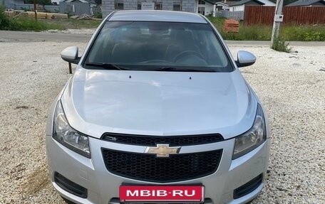 Chevrolet Cruze II, 2010 год, 715 000 рублей, 2 фотография