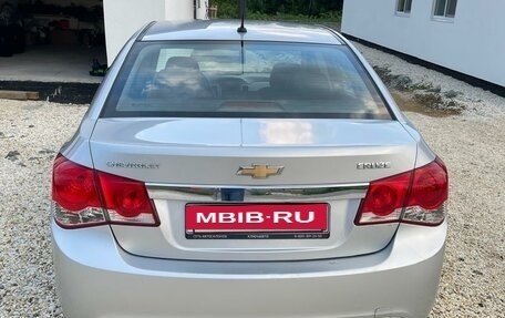 Chevrolet Cruze II, 2010 год, 715 000 рублей, 6 фотография