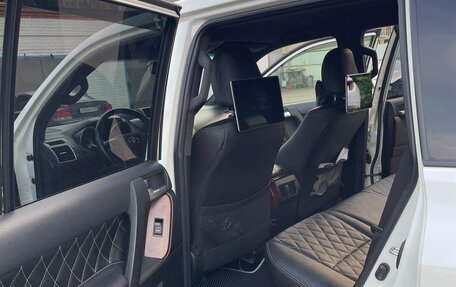 Toyota Land Cruiser Prado 150 рестайлинг 2, 2016 год, 4 150 000 рублей, 11 фотография