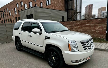 Cadillac Escalade III, 2010 год, 1 685 000 рублей, 4 фотография