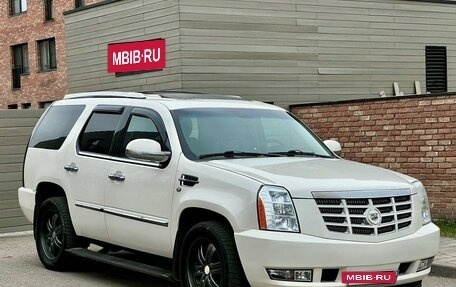 Cadillac Escalade III, 2010 год, 1 685 000 рублей, 3 фотография