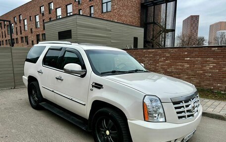 Cadillac Escalade III, 2010 год, 1 685 000 рублей, 9 фотография