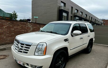 Cadillac Escalade III, 2010 год, 1 685 000 рублей, 10 фотография