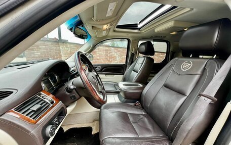 Cadillac Escalade III, 2010 год, 1 685 000 рублей, 17 фотография