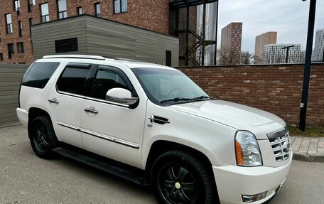 Cadillac Escalade III, 2010 год, 1 685 000 рублей, 13 фотография