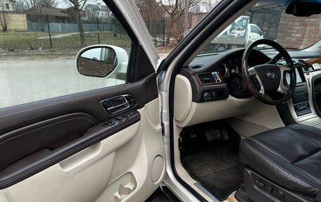 Cadillac Escalade III, 2010 год, 1 685 000 рублей, 16 фотография