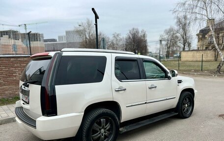 Cadillac Escalade III, 2010 год, 1 685 000 рублей, 14 фотография