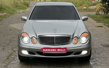 Mercedes-Benz E-Класс, 2004 год, 900 000 рублей, 3 фотография