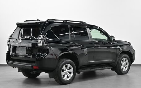 Toyota Land Cruiser Prado 150 рестайлинг 2, 2021 год, 5 750 000 рублей, 2 фотография