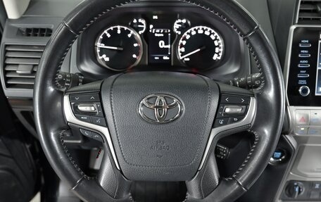 Toyota Land Cruiser Prado 150 рестайлинг 2, 2021 год, 5 750 000 рублей, 7 фотография