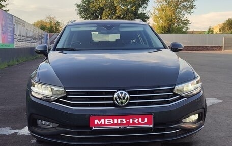 Volkswagen Passat B8 рестайлинг, 2019 год, 1 815 000 рублей, 4 фотография