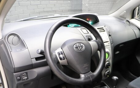 Toyota Yaris III рестайлинг, 2007 год, 600 000 рублей, 7 фотография