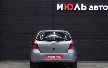 Toyota Yaris III рестайлинг, 2007 год, 600 000 рублей, 4 фотография