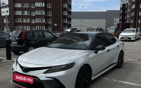 Toyota Camry, 2019 год, 3 200 000 рублей, 2 фотография