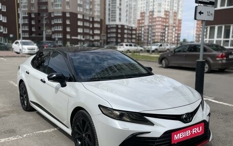 Toyota Camry, 2019 год, 3 200 000 рублей, 6 фотография