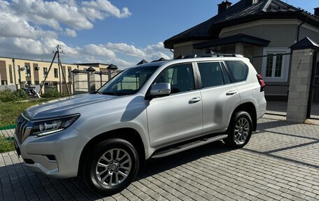 Toyota Land Cruiser Prado 150 рестайлинг 2, 2018 год, 5 790 000 рублей, 2 фотография