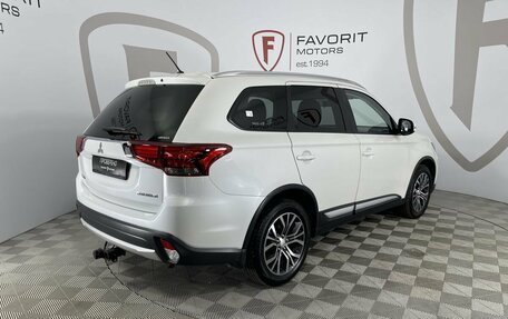 Mitsubishi Outlander III рестайлинг 3, 2015 год, 1 700 000 рублей, 6 фотография