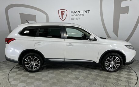 Mitsubishi Outlander III рестайлинг 3, 2015 год, 1 700 000 рублей, 4 фотография