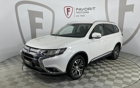 Mitsubishi Outlander III рестайлинг 3, 2015 год, 1 700 000 рублей, 1 фотография