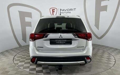 Mitsubishi Outlander III рестайлинг 3, 2015 год, 1 700 000 рублей, 3 фотография