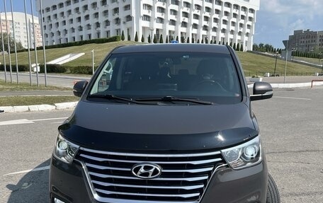 Hyundai Grand Starex Grand Starex I рестайлинг 2, 2019 год, 4 155 000 рублей, 1 фотография