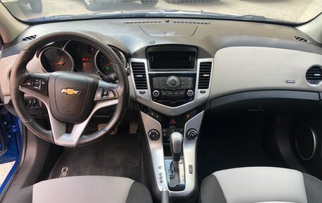 Chevrolet Cruze II, 2011 год, 815 000 рублей, 9 фотография