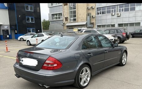 Mercedes-Benz E-Класс AMG, 2005 год, 2 800 000 рублей, 29 фотография