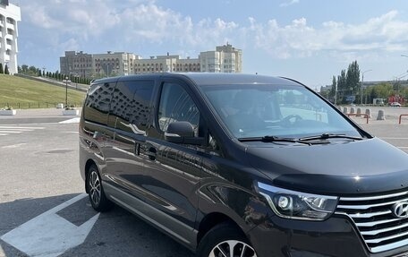 Hyundai Grand Starex Grand Starex I рестайлинг 2, 2019 год, 4 155 000 рублей, 2 фотография