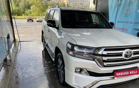 Toyota Land Cruiser 200, 2017 год, 6 550 000 рублей, 5 фотография