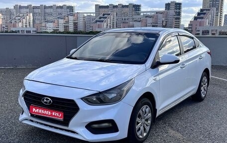 Hyundai Solaris II рестайлинг, 2018 год, 840 000 рублей, 1 фотография