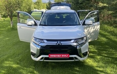 Mitsubishi Outlander III рестайлинг 3, 2022 год, 2 750 000 рублей, 1 фотография