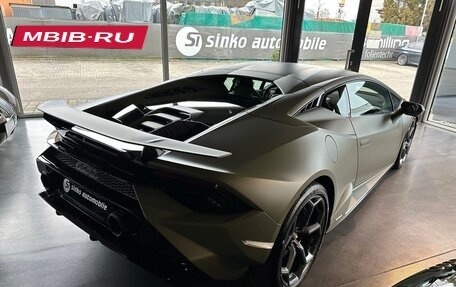 Lamborghini Huracán, 2023 год, 42 035 000 рублей, 6 фотография