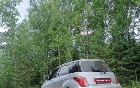 Toyota Ist II, 2004 год, 680 000 рублей, 3 фотография