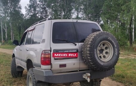 Toyota Land Cruiser 100 рестайлинг 2, 2000 год, 2 820 000 рублей, 3 фотография