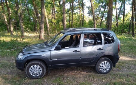 Chevrolet Niva I рестайлинг, 2012 год, 630 000 рублей, 3 фотография