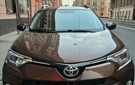 Toyota RAV4, 2016 год, 1 830 000 рублей, 2 фотография