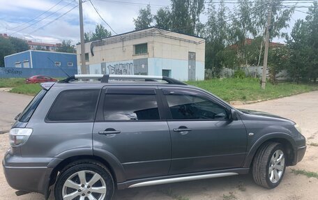 Mitsubishi Outlander III рестайлинг 3, 2006 год, 900 000 рублей, 5 фотография