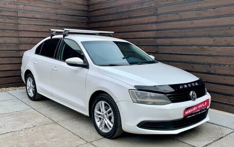 Volkswagen Jetta VI, 2013 год, 997 000 рублей, 3 фотография