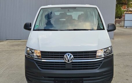 Volkswagen Transporter T6 рестайлинг, 2021 год, 3 880 000 рублей, 2 фотография