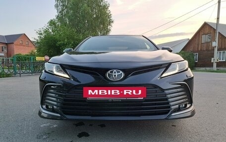 Toyota Camry, 2021 год, 3 450 000 рублей, 2 фотография