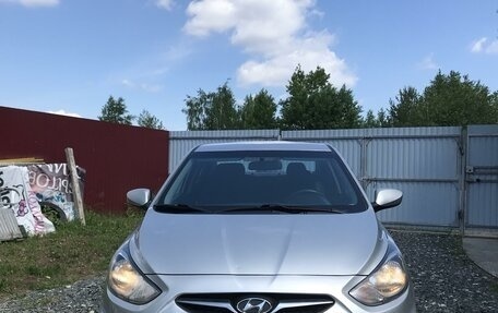 Hyundai Solaris II рестайлинг, 2012 год, 800 000 рублей, 2 фотография