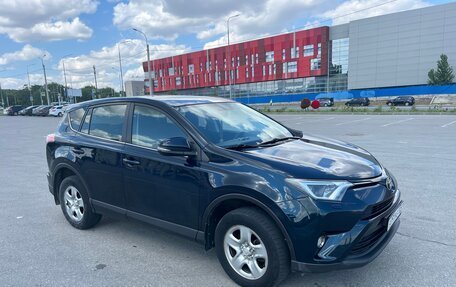 Toyota RAV4, 2018 год, 2 600 000 рублей, 3 фотография