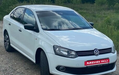 Volkswagen Polo VI (EU Market), 2014 год, 880 000 рублей, 3 фотография