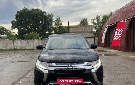 Mitsubishi Outlander III рестайлинг 3, 2019 год, 2 050 000 рублей, 2 фотография