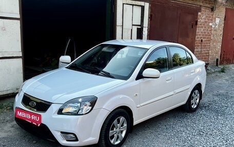 KIA Rio II, 2011 год, 795 000 рублей, 1 фотография