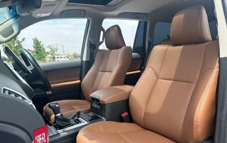 Toyota Land Cruiser Prado 150 рестайлинг 2, 2021 год, 4 500 000 рублей, 9 фотография