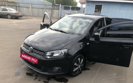 Volkswagen Polo VI (EU Market), 2011 год, 720 000 рублей, 2 фотография