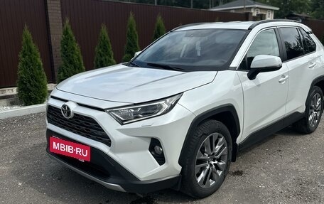 Toyota RAV4, 2021 год, 3 500 000 рублей, 2 фотография