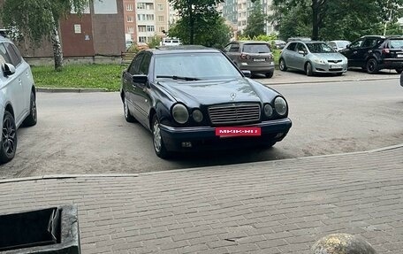 Mercedes-Benz E-Класс, 1998 год, 580 000 рублей, 5 фотография