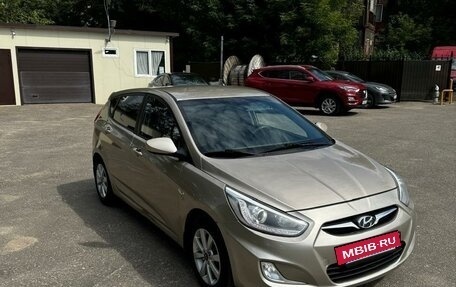 Hyundai Solaris II рестайлинг, 2013 год, 1 050 000 рублей, 3 фотография